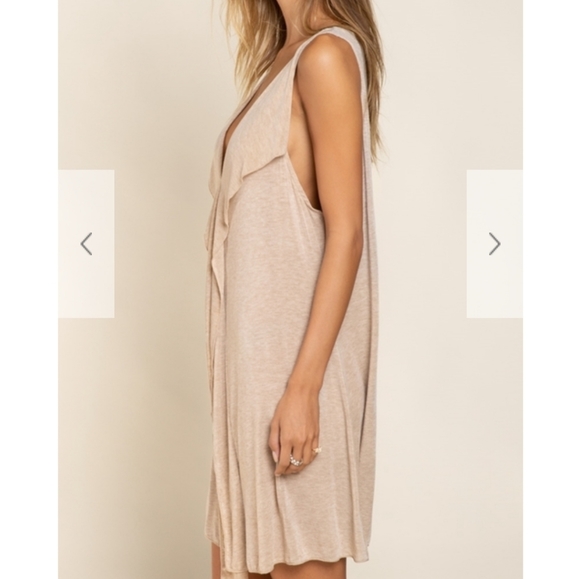 🆕️ Ruffle V-neck Tunic - Picture 4 of 12